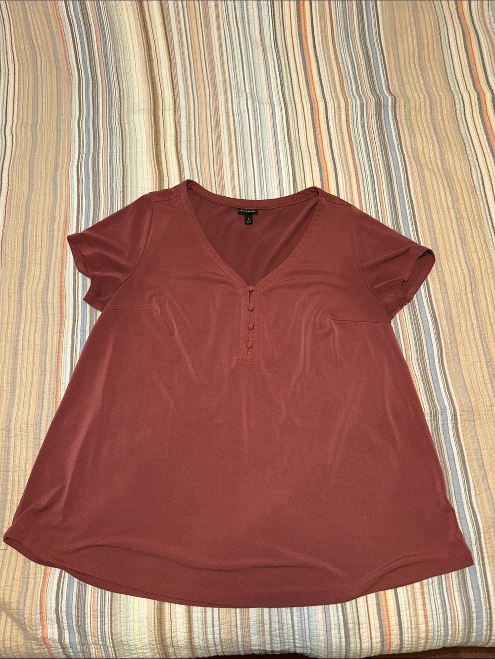 torrid Short Sleeve V-Neck Tee in Wine